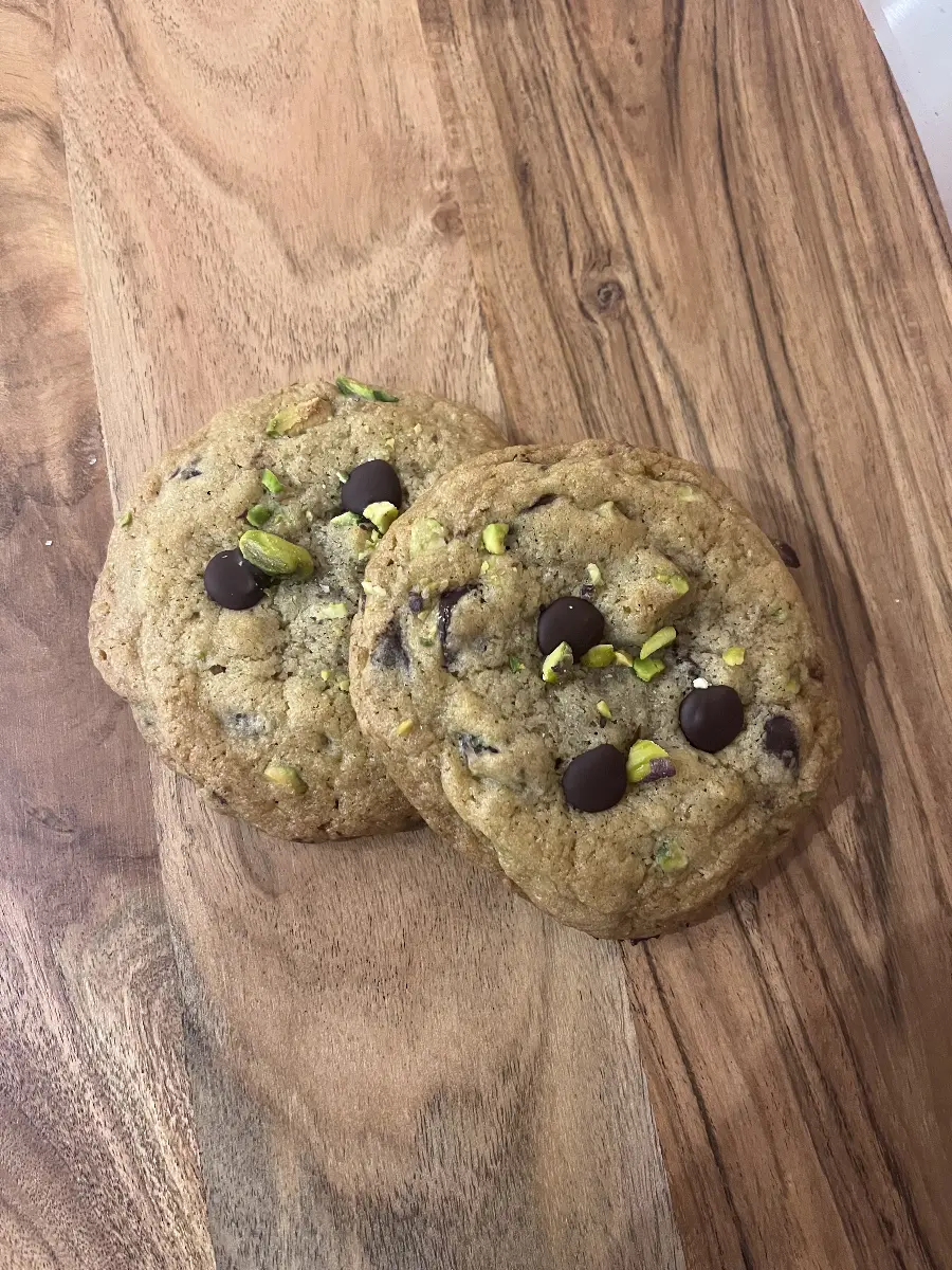 Dark chocolate and pistachio cookies